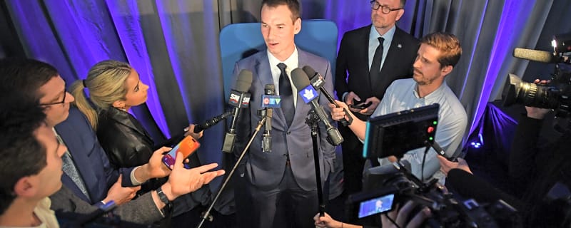 Report: Maple Leafs will entertain trade offers for first overall pick, unlikely to move it