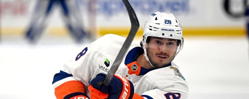 Islanders’ Alexander Romanov to miss 6-8 months with torn ACL