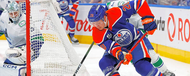 Former NHLer Curtis Lazar signs in Switzerland