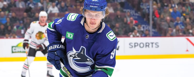 Canucks sign Vitali Kravtsov to one-year, two-way contract