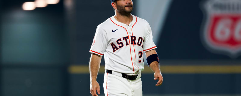 Astros star leaves game vs. Reds due to injury