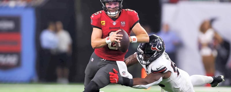 Baker Mayfield Keeps Trucking Despite Taking A Beating & Clearly Playing Injured