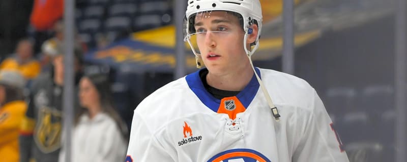 Islanders re-sign Marc Gatcomb to one-year contract