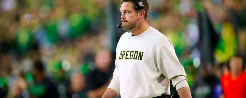 Oregon’s ugly loss to Illinois finally forces the panic meter to ring louder than ever as Dan Lanning is starting to lose his grip on this team