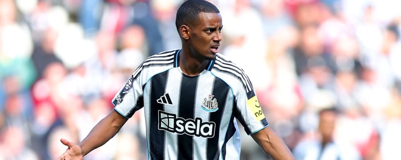 Jamie Carragher cites Liverpool precedent with advice to Newcastle on what to do with Isak