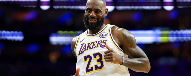 LeBron James Fuels Cavaliers Speculation After Photo With Team Executive