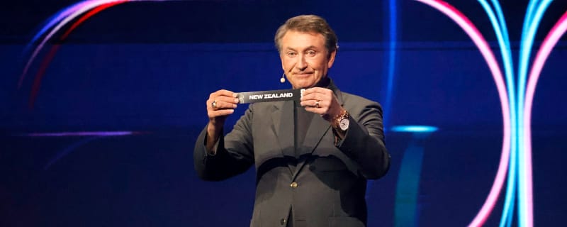 Gretzky Weighs in on the Maple Leafs: What's He Thinking?