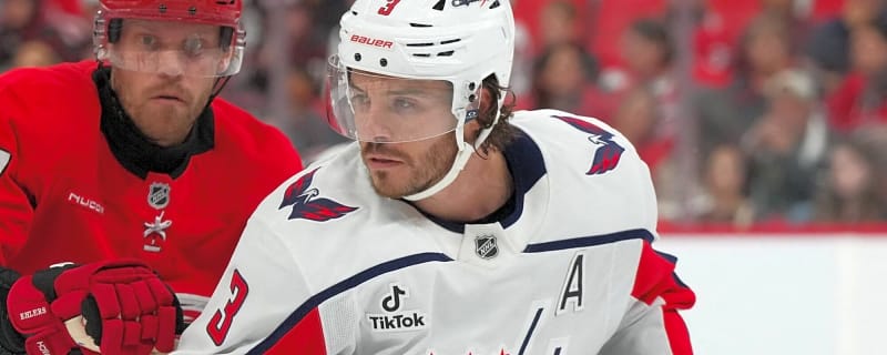 Capitals’ Matt Roy leaves game with lower-body injury