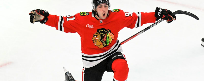 Blackhawks sign Frank Nazar to seven-year contract extension