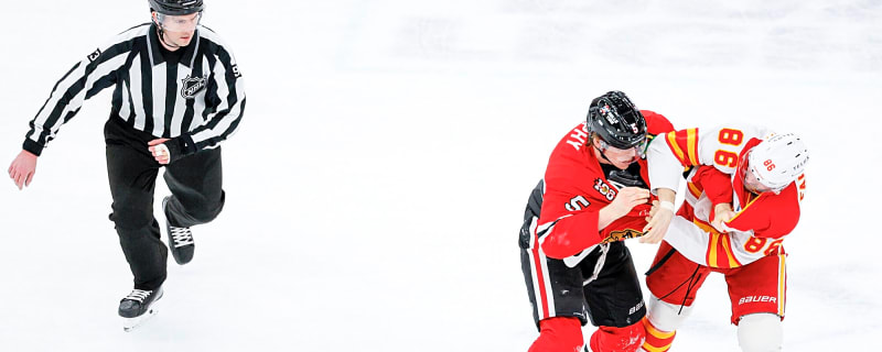 Oilers acquire defenceman Connor Murphy from Blackhawks for second-round pick