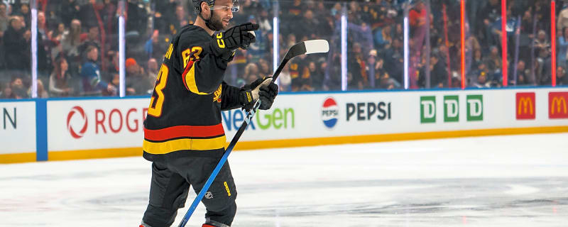  It’s time the Canucks shift Max Sasson from centre to the wing