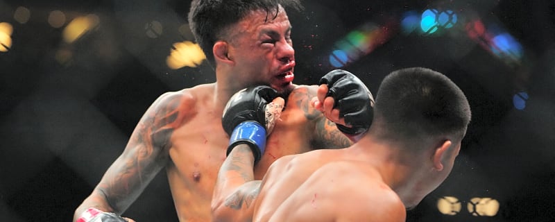 Brandon Royval taps Lone'er Kavanagh with rear-naked choke at UFC 329