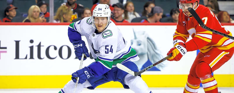 Maple Leafs acquire Räty from Canucks for Quillan, Buhr