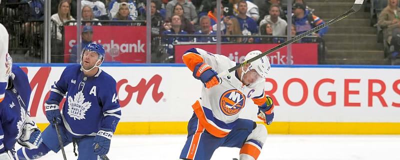4 takeaways from Maple Leafs-Islanders: Sorokin outduels Bobrovsky, McKenna’s overall response