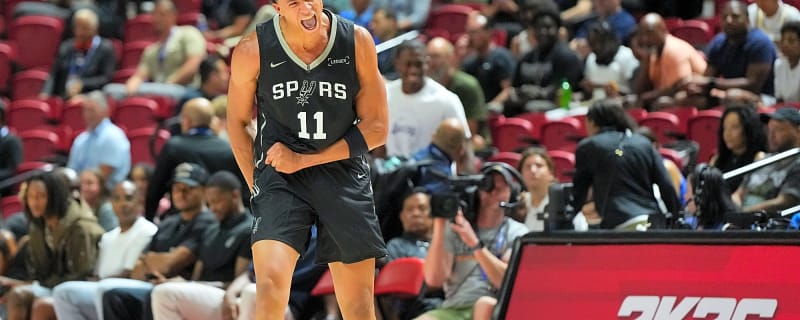 Spurs’ Carter Bryant unleashes on defense with one-man block party vs. 76ers