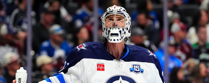 Connor Hellebuyck looks miserable: the Canadiens are lucky to have Caufield and Hutson