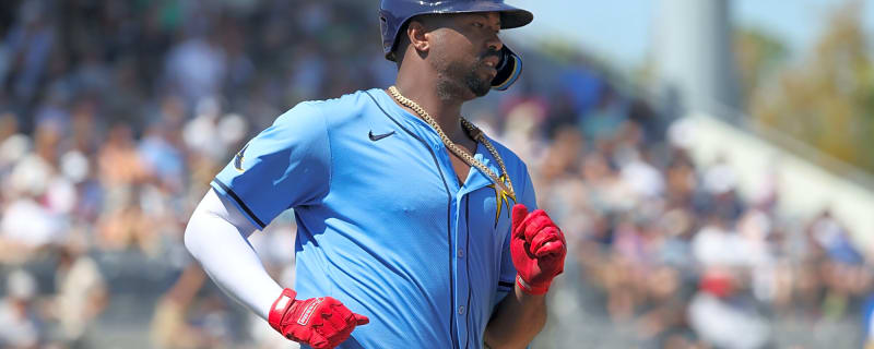 Report: Blue Jays sign Eloy Jiménez to minor-league deal