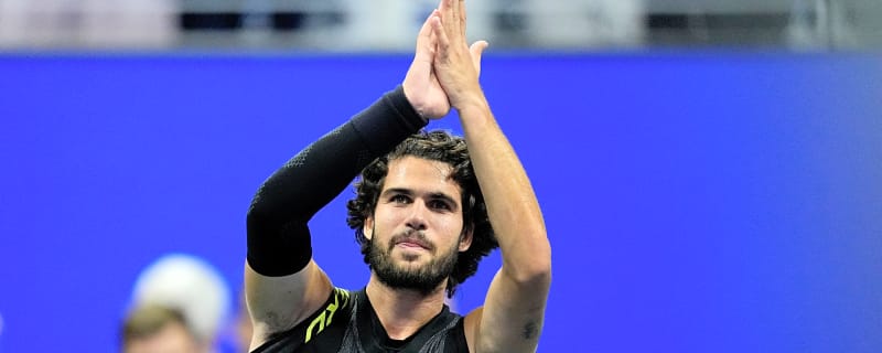 Carlos Alcaraz turns on afterburners as Matteo Arnaldi blows four set points with seismic scare averted