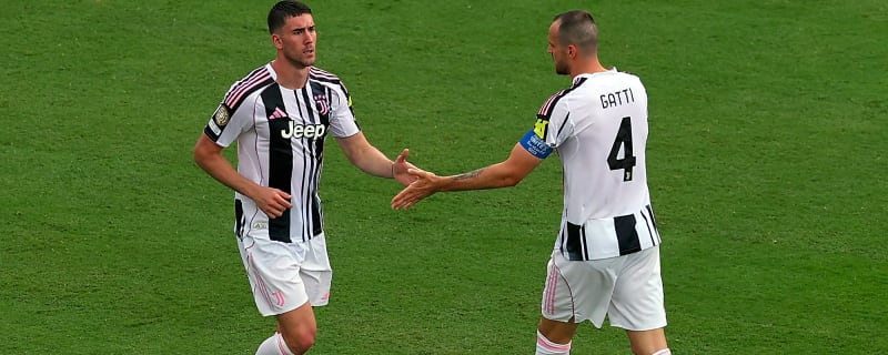 Real Madrid threat looms as Arsenal and Man United enter fierce battle for 10-goal star