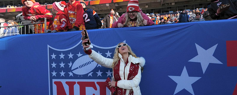 Chiefs Owner’s Daughter Gracie Hunt Breaks Wedding Tradition
