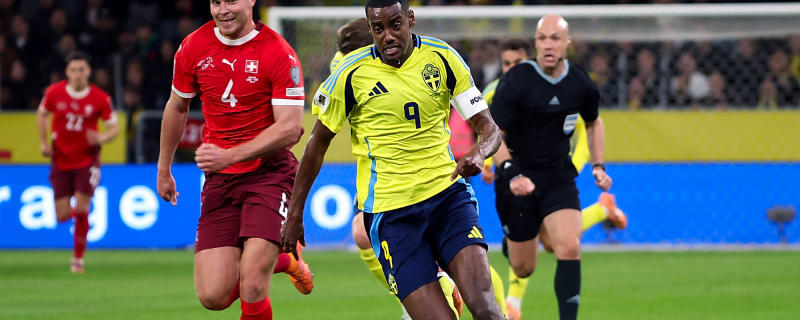 What Graham Potter said about Alexander Isak injury hints at potential Liverpool return date