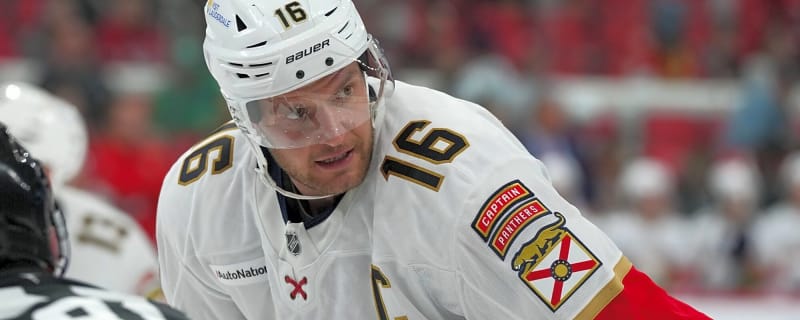 Panthers’ Barkov leaves game against Sharks with apparent leg injury
