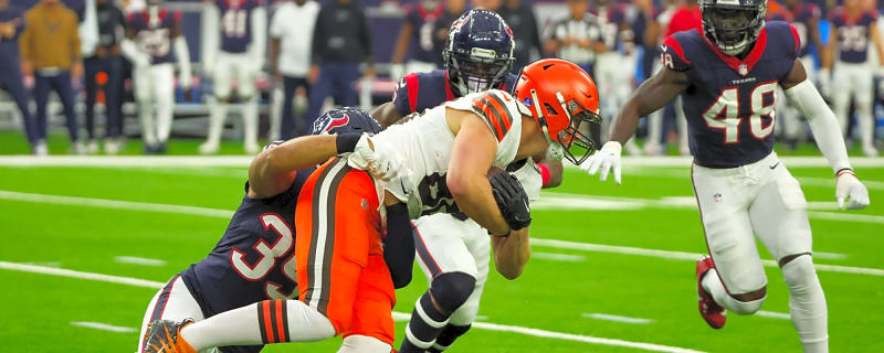 Seahawks Sign ‘Hard-Nosed’ Mackey Award Winner After 3 Teams Dumped Him