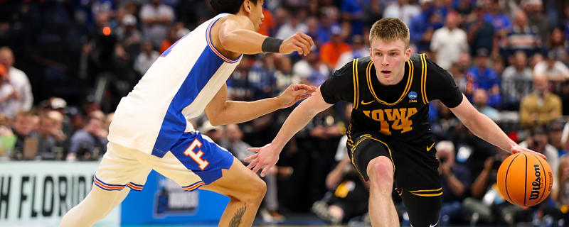 Florida commits huge blunder to allow epic game-winner by Iowa