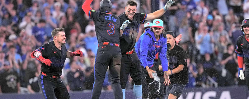 Blue Jays extend win streak, AL East lead in wild walk-off win