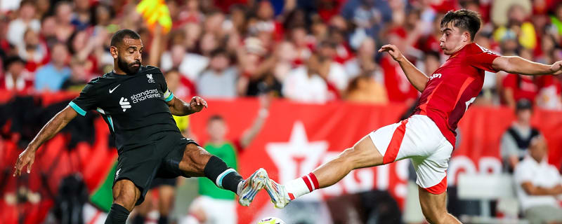 Manchester United set £6m asking price for defender