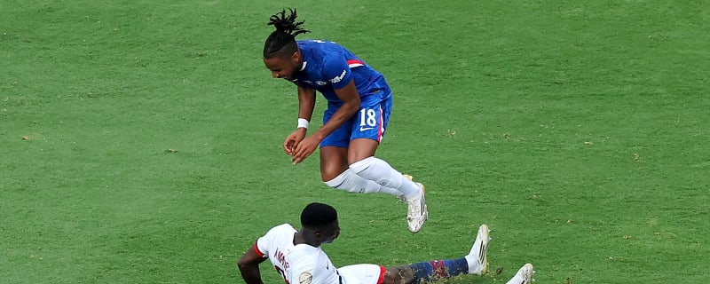 'If I think about' – Ashley Cole claims Chelsea have a defender better than PSG’s Nuno Mendes