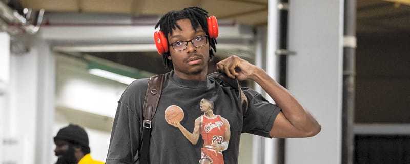 Rockets Re-Sign Isaiah Crawford