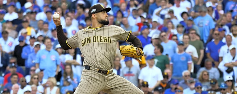 Braves sign former Padres closer Robert Suarez