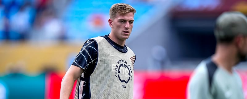 Chelsea player loses shirt number and trains away from the first team