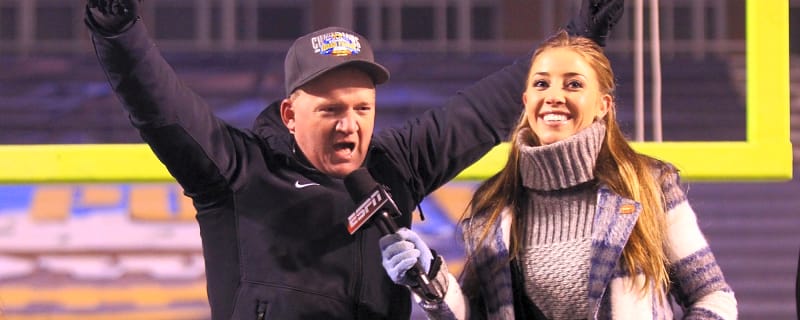 Female Reporter Doesn&#39;t Hold Back On MLB Broadcaster Getting Fan&#39;s Number At Game
