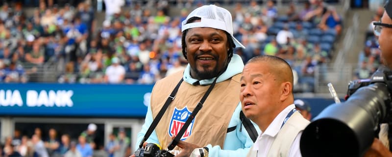 Marshawn Lynch threw an elbow at Seahawks player while working as photographer