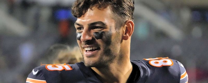 Reinforced commitment between the Bears and their longest-tenured offensive player sets the table for Chicago’s next big decision