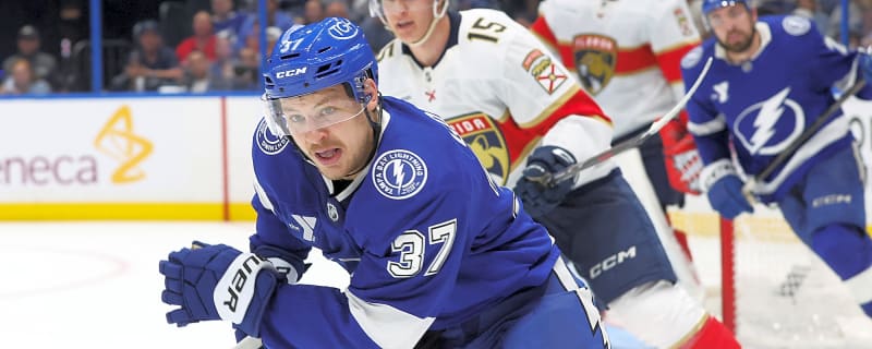 Tampa Bay Lightning Extend Fan Favorite Forward For Six Years