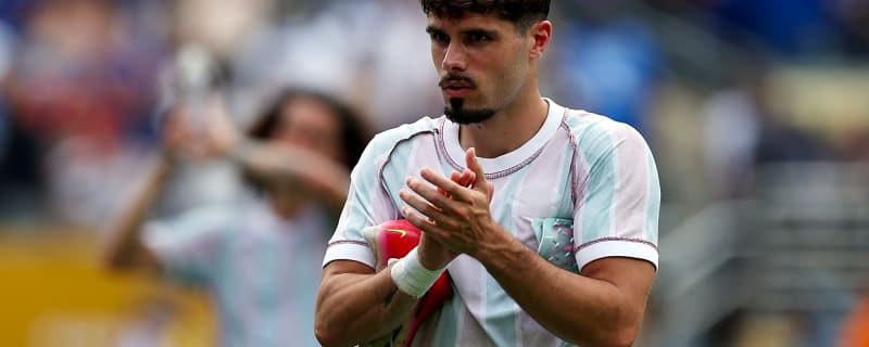 Pedro Neto explains how inexperienced coach handled first Chelsea training session