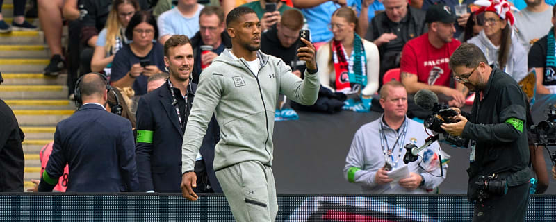 Anthony Joshua agrees to fight Russian giant who revealed 2026 comeback deal