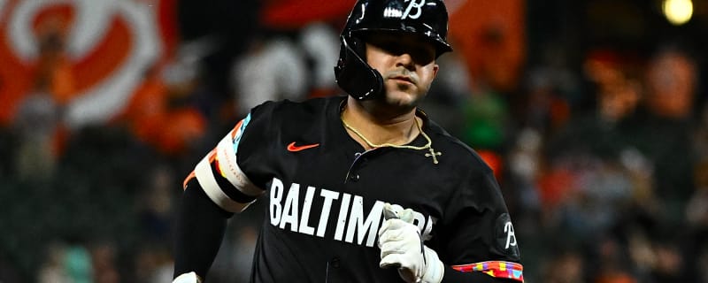 Rockies Select Vimael Machin, Place Willi Castro On 10-Day Injured List