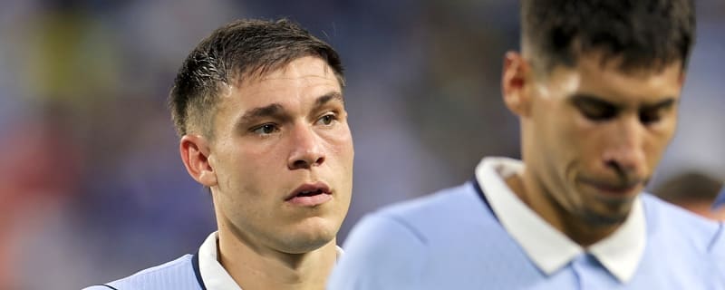 Manchester United midfielder ignores Kilmarnock interest to fight for his place