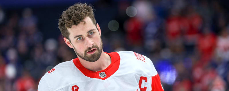 NHL Insider Analyzes Dylan Larkin’s Uncertain Red Wings Future
