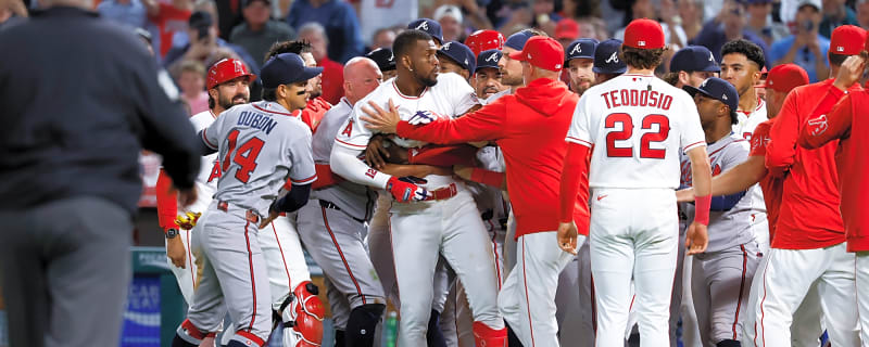 62-year-old Walt Weiss takes down Jorge Soler during a wild baseball brawl