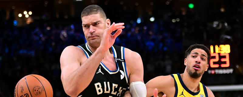 Report: Brook Lopez Expected To Leave Bucks This Offseason