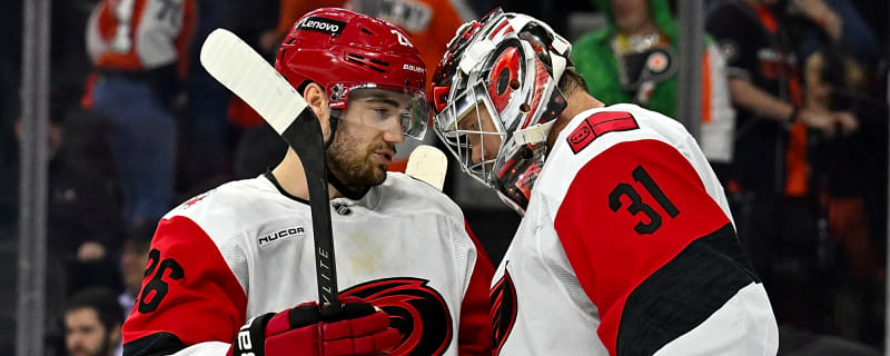 Hurricanes overpower Flyers for Game 3 win