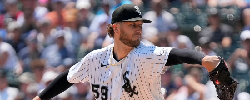 White Sox Blow 4-0 Lead, Fall to Reds in 10 Innings on Pope Hat Night