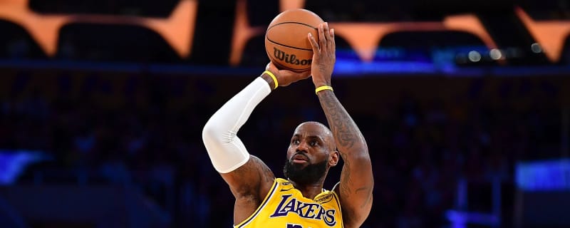 Lakers Bench Caught Giving Up on Teammate as JJ Redick Blames LeBron James Treatment for Loss