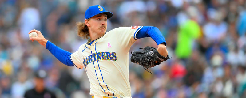 Mariners place right-hander on IL with elbow inflammation