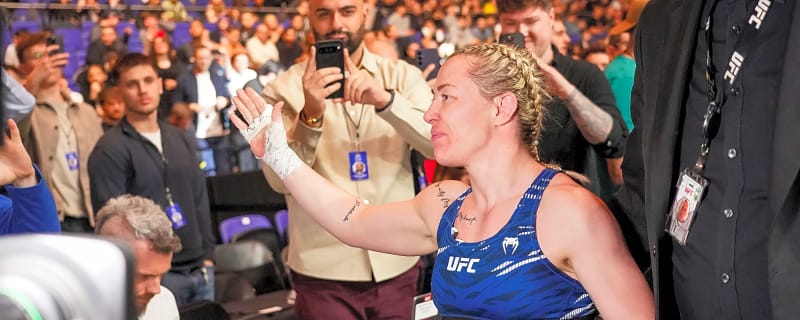 Molly McCann opponent suffers wardrobe malfunction in awkward face-off with ex-UFC star